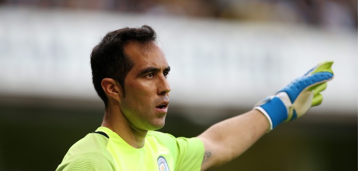 ¿Qué pasó, capitán? El error de Claudio Bravo que casi le cuesta un gol al Manchester City