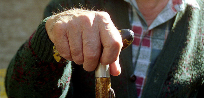 Adulto mayor con demencia senil fue encontrado muerto en Río Bueno: se atascó en una reja