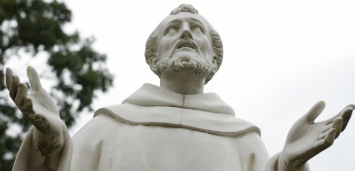 Inédita travesura de acólitos terminó en la policía: cambiaron incienso por marihuana