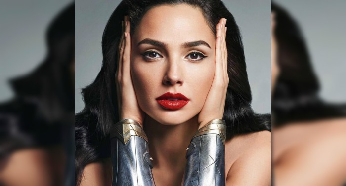 Actriz Gal Gadot deslumbró con infartante vestido metálico en los Critics’ Choice Awards