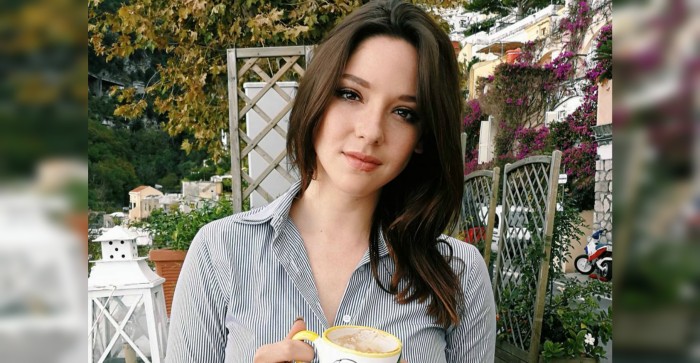 Kel Calderón deslumbró en redes con elegante semidesnudo al estilo 'Blancanieves'