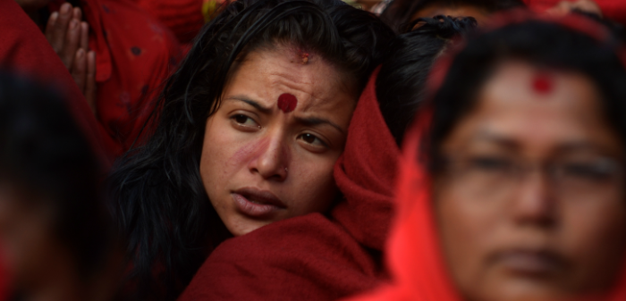 Joven falleció tras acatar radical costumbre sobre la menstruación en Nepal