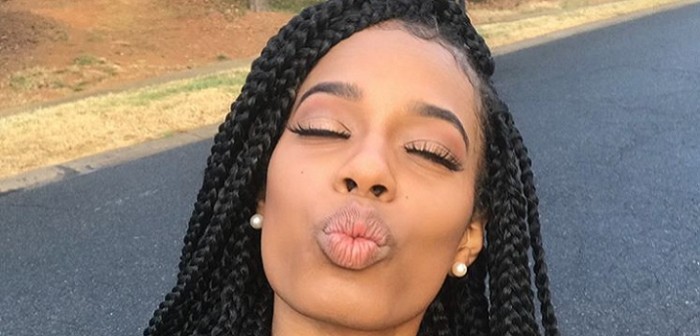 Joven peluquera cautivó con peculiar peinado tras ser detenida: foto policial se viralizó