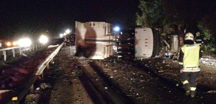 Un muerto dejó violenta colisión entre dos camiones en Paillaco: hombre iba como copiloto