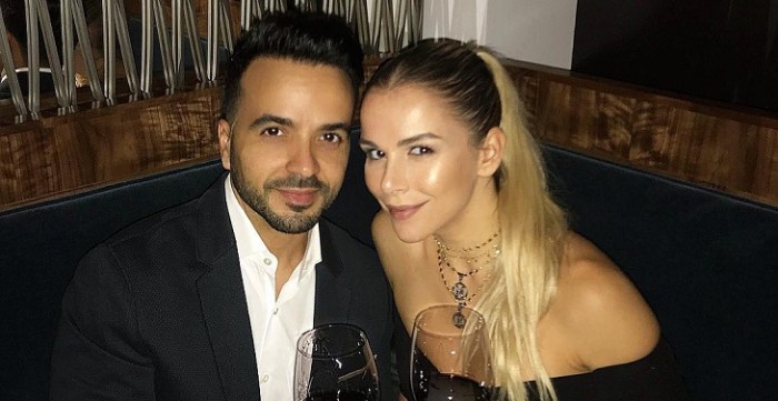 ¡Estupenda! Esposa de Luis Fonsi deslumbró con destapado look en los Grammy Awards