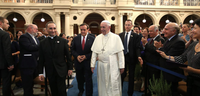 Esta es la carta que estudiantes de la PUC entregaron al papa Francisco