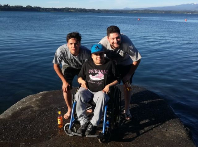 Tras meses postrado en su casa en Puyehue joven pudo salir gracias a rampa de voluntarios