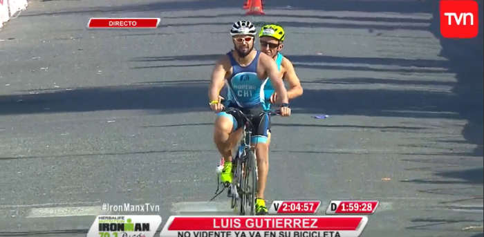 La emotiva carrera de Luis Gutiérrez, el atleta ciego que conmovió en el Ironman de Pucón