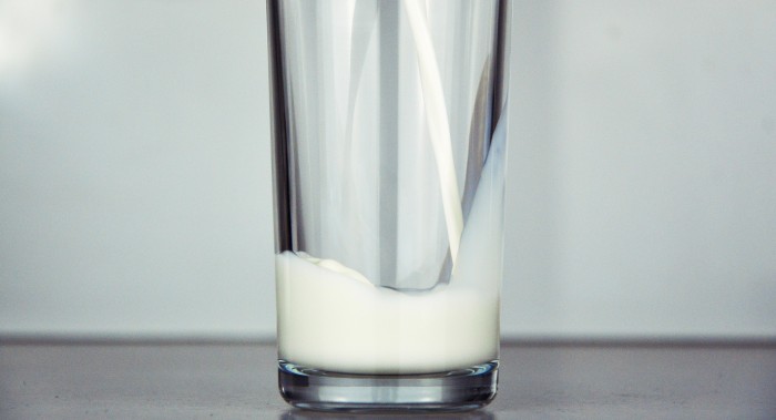 Estudio revela el inesperado origen de la leche del futuro: las cucarachas