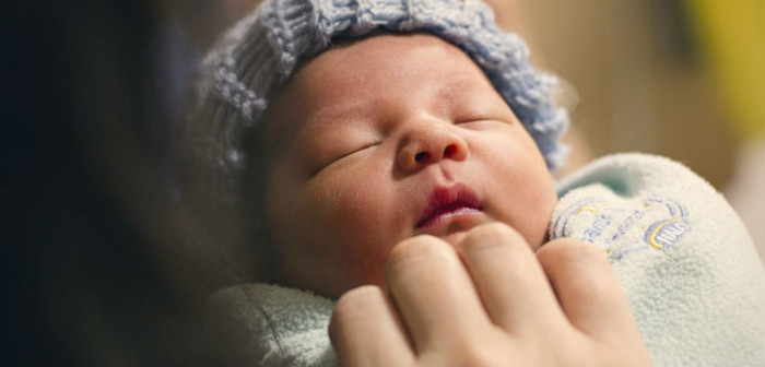 Padre abandonó a su hija recién nacida en un basurero por un insólito motivo