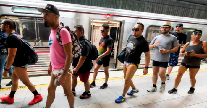 El desconocido día de 'viajar sin pantalones en el metro' que llamó la atención en redes