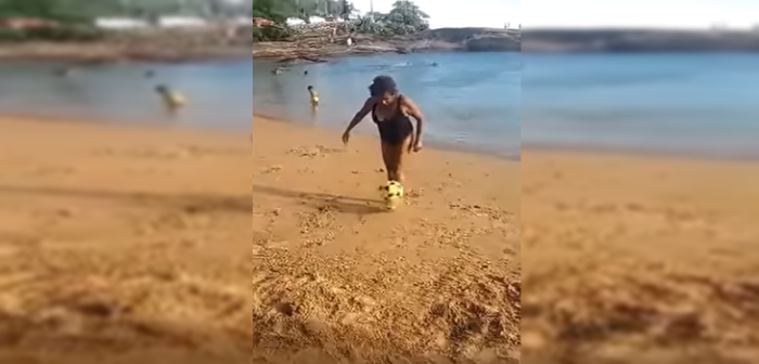 Abuelita se volvió a viral por su increíble habilidad con el balón: la apodan 'Ronaldinho'
