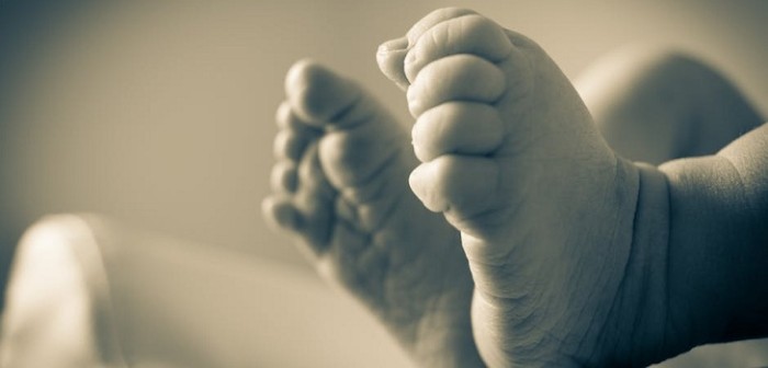 Madre llevó a su bebé al médico por fiebre pero los exámenes evidenciaron brutal tortura