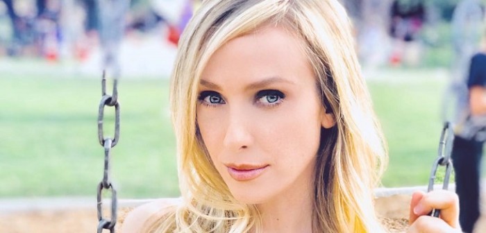 Mujer que absorbió a su gemela en el útero busca dar inspirador mensaje con su condición