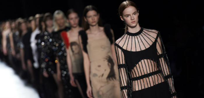 ¿Demasiado extravagante? El inusual accesorio que se tomó la Semana de la Moda en Londres