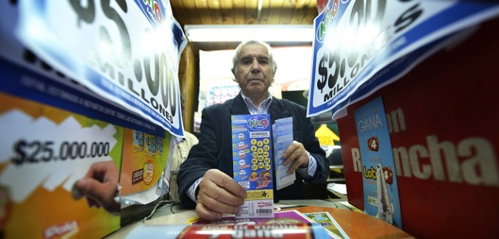 Hombre ganó $420 millones en la Lotería y no puede cobrarlos: agencia sufrió robo
