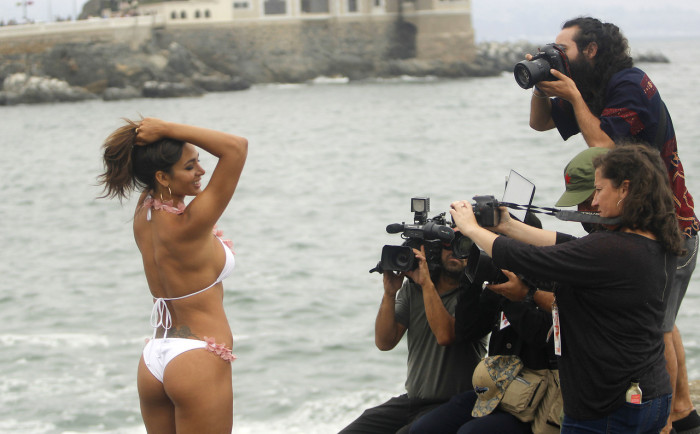 En un día nublado pero brilló igual: Lisandra Silva protagonizó sesión de fotos en Viña