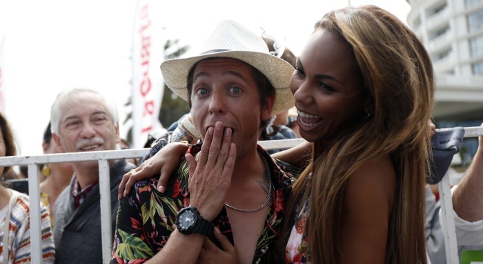 A lo Game of Thrones: Así fue el 'piscinazo doble' de Betsy Camino y Matías Vega