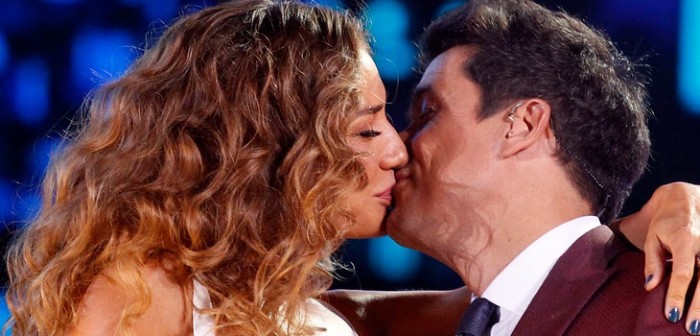 Con Marcela Vacarezza de público: Rafa y Carola se dieron un largo beso en segunda noche