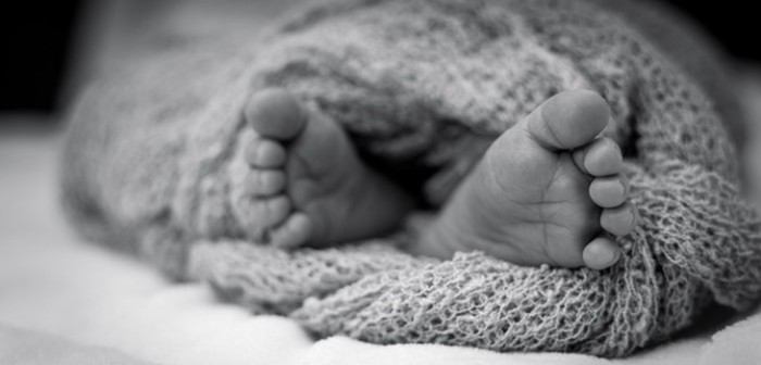 Galesa mató a su hijo de 2 meses: lo asfixió e intoxicó con medicamentos