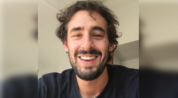 El hilarante accidente de Ariel Levy ‘a lo Raphael’ durante video: sacó risas en redes