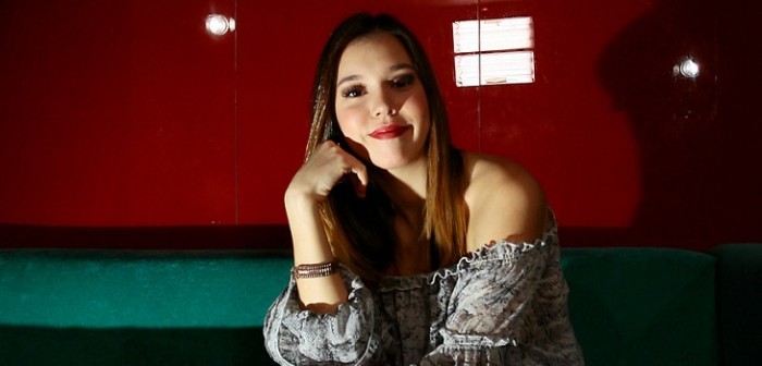 Carola Mestrovic deslumbra con sensual transparencia en backstage del Festival de Viña