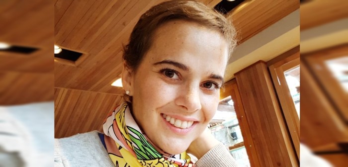 Javiera Suárez estrena la alfombra roja y cautiva con pronunciado escote en Gala de Viña