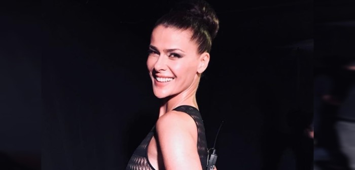 Tonka Tomicic se luce con ceñido vestido en alfombra roja: otro rostro ya lo había usado