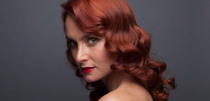 Begoña Basauri deslumbra con faceta de modelo y luce su espectacular figura en lencería