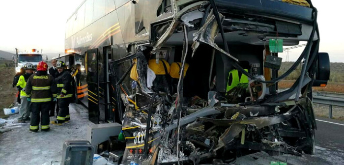Cerca de 40 personas quedaron heridas tras violento choque entre bus y camión en Coquimbo