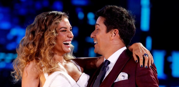 Look Carola de Moras en segunda noche se robó miradas... pero el cabello no gustó a todos