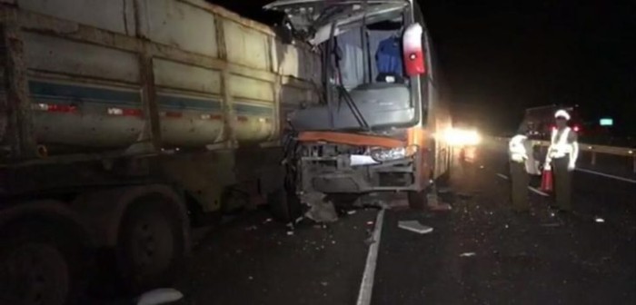 Vocalista de Los Ramblers fallece en accidente: bus que llevaba a la banda colisionó