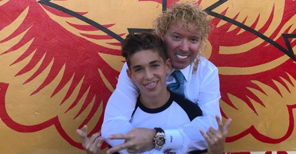 Hijo menor de Leonardo Farkas cautiva con foto en un estilo muy similar al de su padre