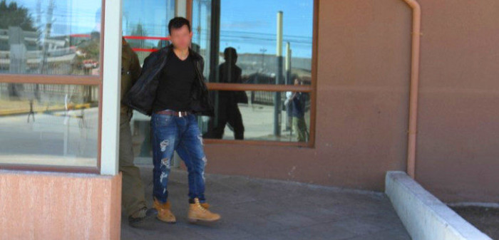 Hombre apuñaló a amigo tras llegar a casa y pillarlo junto a su pareja