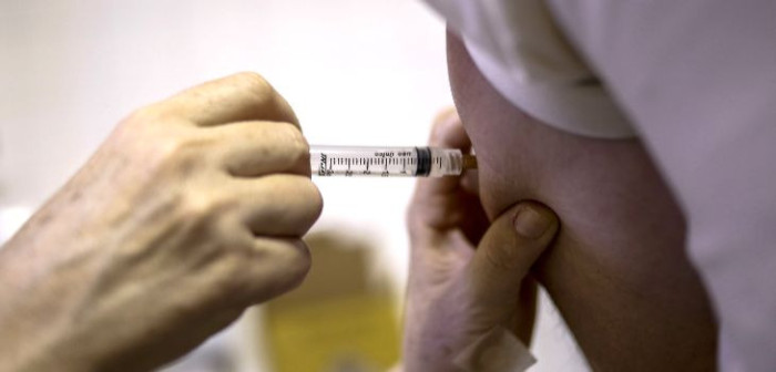 Ante acusación de clínicas: Minsal se defiende y compromete vacunas por fiebre amarilla