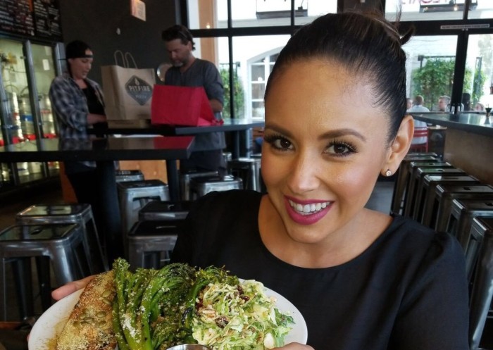 Periodista de TV estadounidense confunde bandera chilena con la de Texas