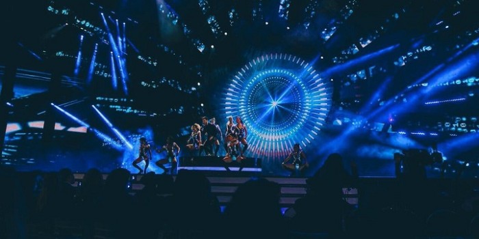 Este es el artista de la competencia internacional que se roba las miradas en Viña