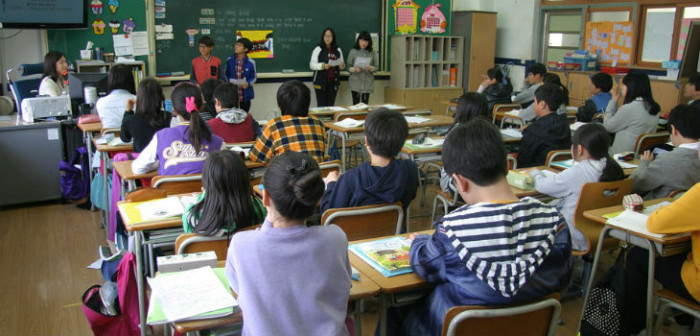 Japón: polémica por colegio que exigió a sus alumnos un nuevo y costoso uniforme de Armani