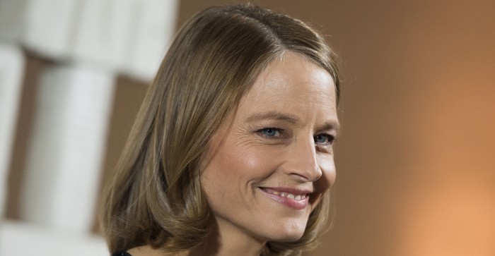 ¿Por qué Jodie Foster se presentó en los premios Oscar con muletas?