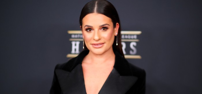 ¡Oops! Lea Michele quiso lucirse con infartante escote y terminó jugándole una mala pasada