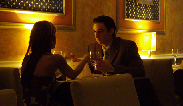 ¿Celos en tu relación? Las claves para identificar a un celópata, según expertos