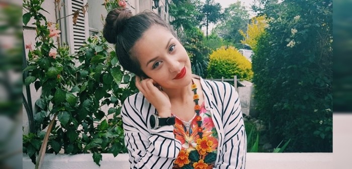 ¡Belleza natural! Denise Rosenthal comparte divertido video desmaquillándose en un avión