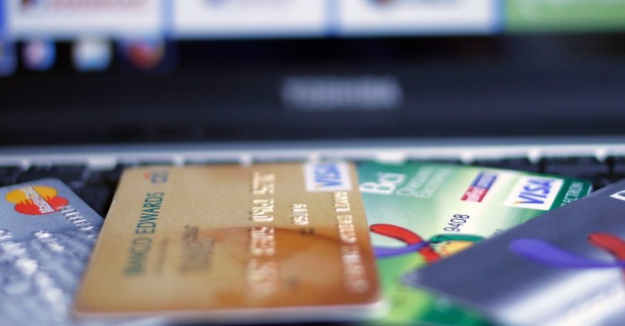 “Preservativos” para tarjetas: este es el sistema anti clonación instaurado en Santiago