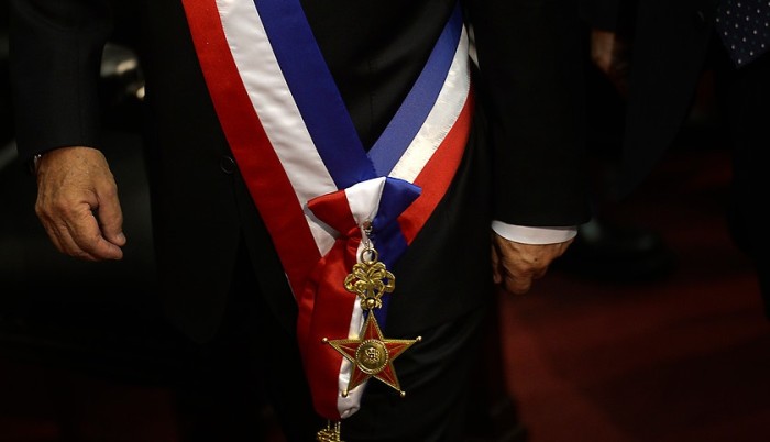 Incidente de Piñera lo reflotó: el mito que rodea a la caída de la piocha de O'Higgins