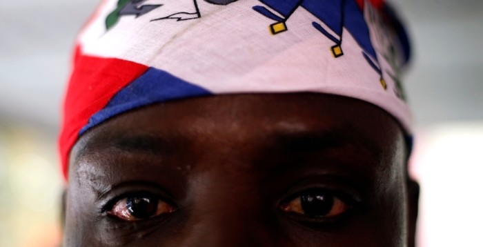 Vive en el aeropuerto: las condiciones del joven haitiano que no puede ingresar a Chile