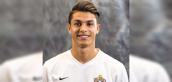 Nicolás Solabarrieta derrite corazones con fotografía a torso desnudo en la playa