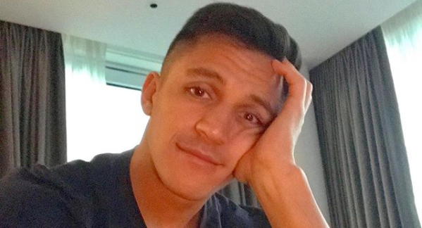 Alexis Sánchez se llevó ingrata sorpresa tras cenar con Mayte Rodríguez: lo multaron