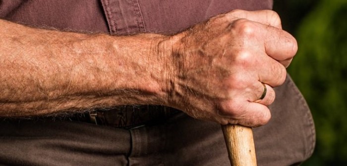 El hijo del año: golpeó a su padre de 91 años porque se negó a darle dinero