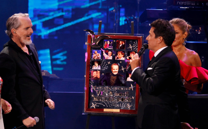 Animadores de Viña se refirieron al troleado reconocimiento de Bosé: no les gustó mucho