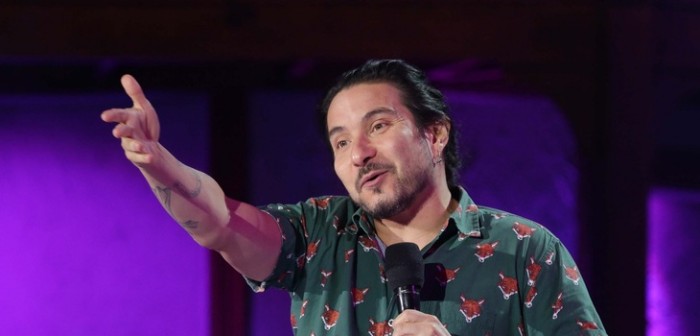 Comediante Felipe Avello sufrió violento robo de su vehículo en Ñuñoa